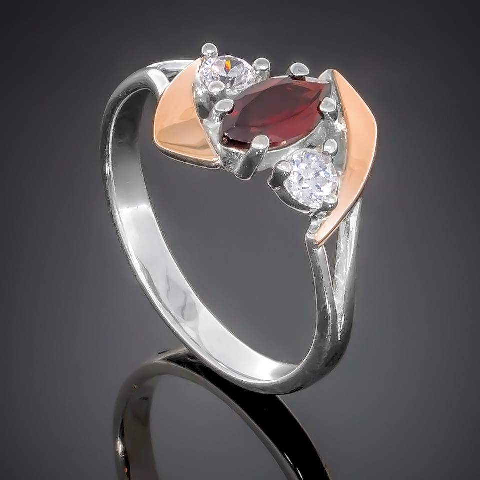 Перстень 375 гранат Rh Timofeev