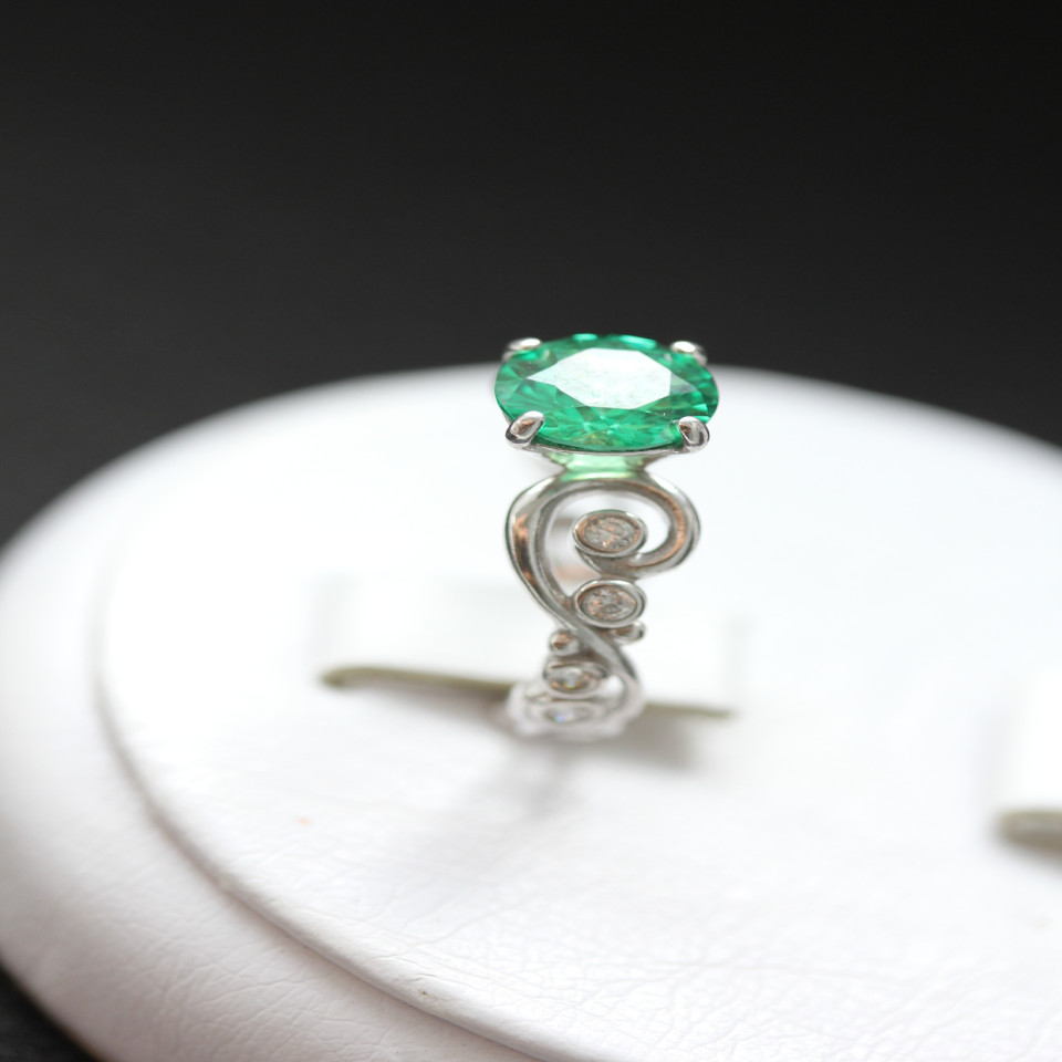 Перстень 560 цирконій зелений Rh Timofeev