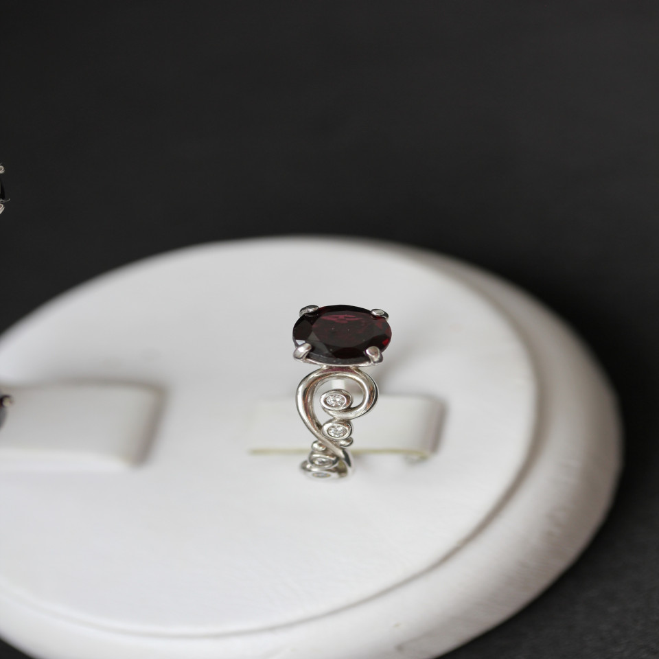 Перстень 560 гранат Rh Timofeev