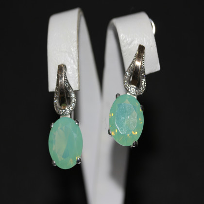 Сережки 489 альпініт молочно салатовий Rh Timofeev